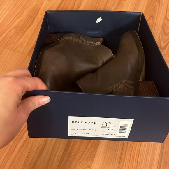 Cole Haan Hayes Flat Bootie. Brown leather. Size 8.5. - Picture 11 of 11